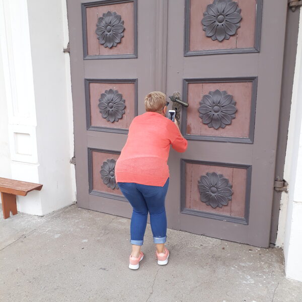 Taking pictures of the church interior through the keyhole