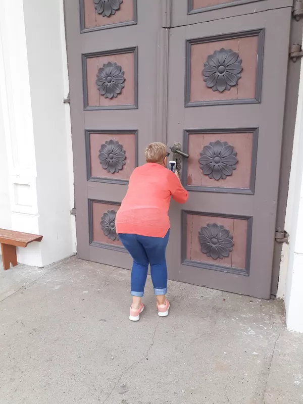 Taking pictures of the church interior through the keyhole